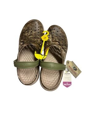 Joybees Mossy Oak Camo Slip-On Unisex Sandals in Olive Green